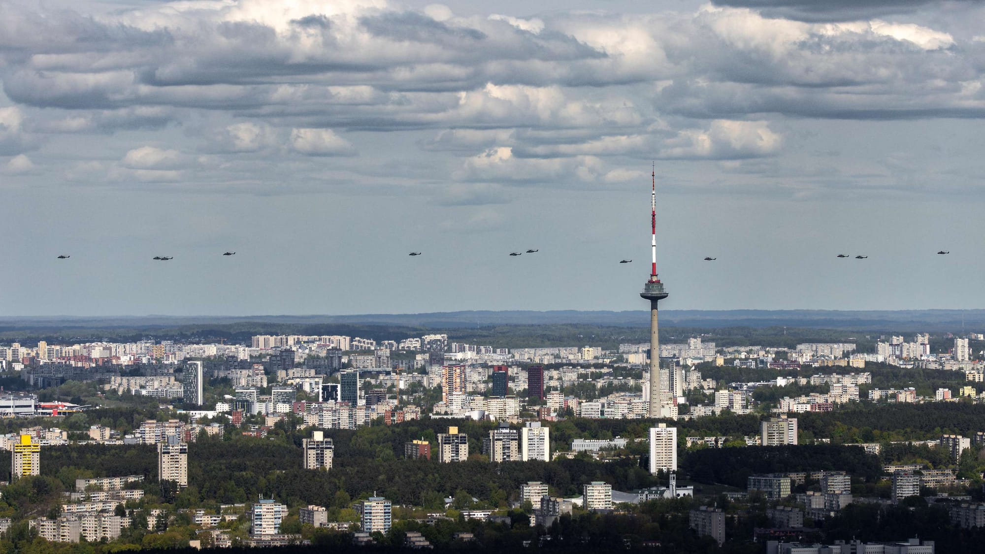The flight of NATO helicopters over the city of Vilnius during Griffin Lightning 2025 was meticulously planned in advance. Credits: Bundeswehr