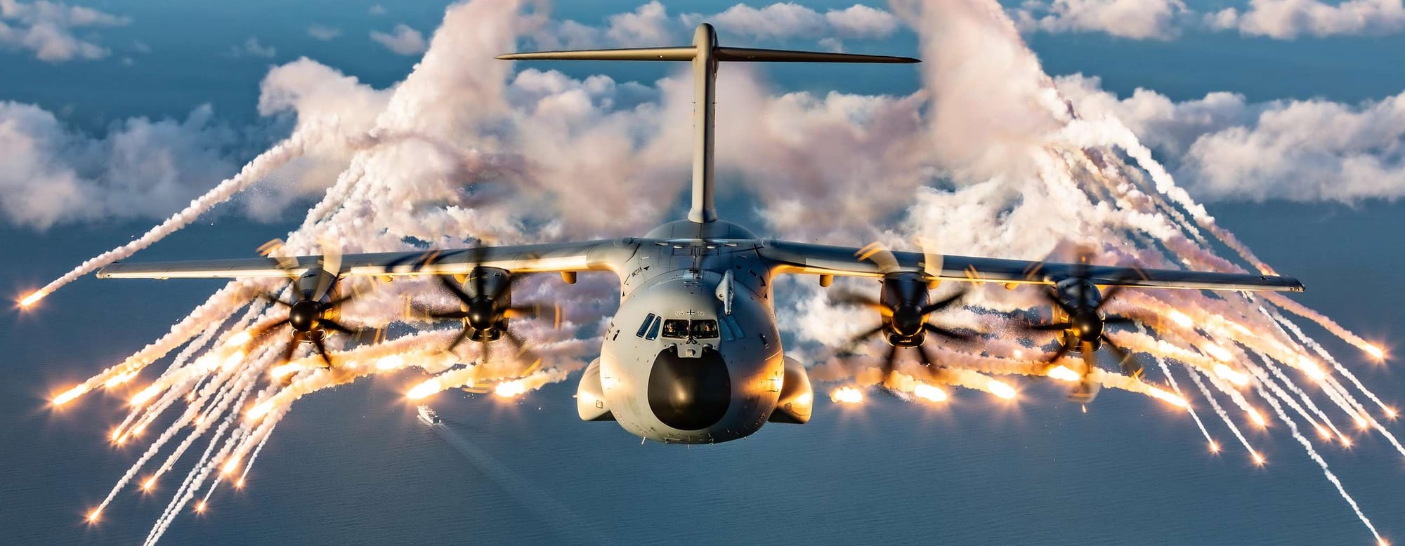 Luftwaffe A400m with Decoys and Flares; Credits: BMVg