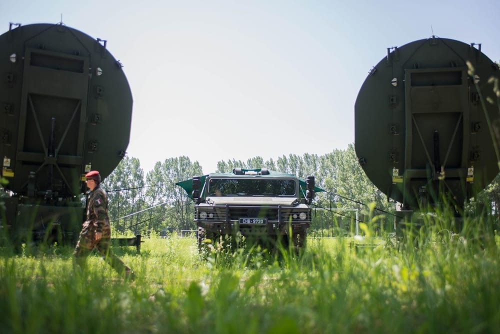 STEADFAST COBALT 25: Multinational NATO troops during a live‑fire training exercise in Europe, 2025. 