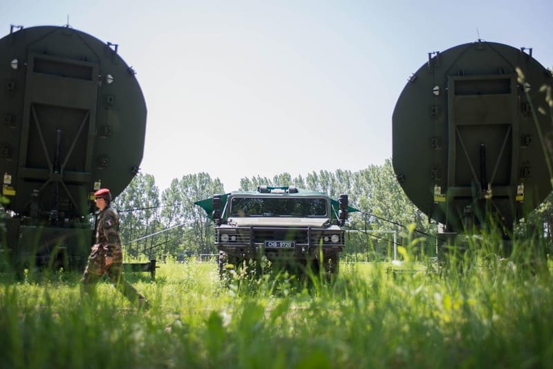 STEADFAST COBALT 25: Multinational NATO troops during a live‑fire training exercise in Europe, 2025. 
